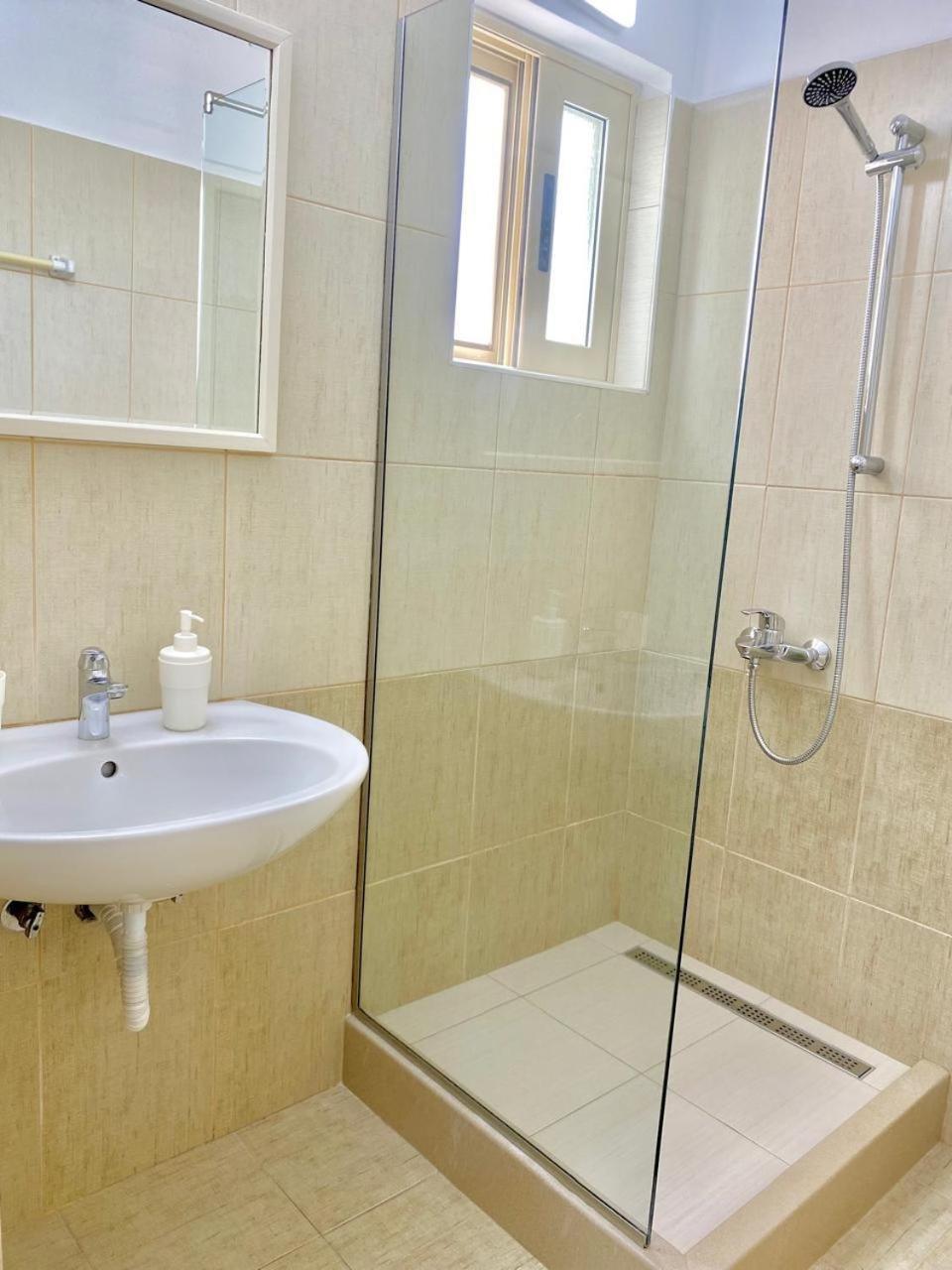 Foti Rooms Himare Exteriör bild