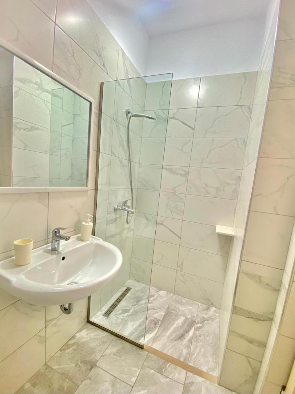 Foti Rooms Himare Exteriör bild
