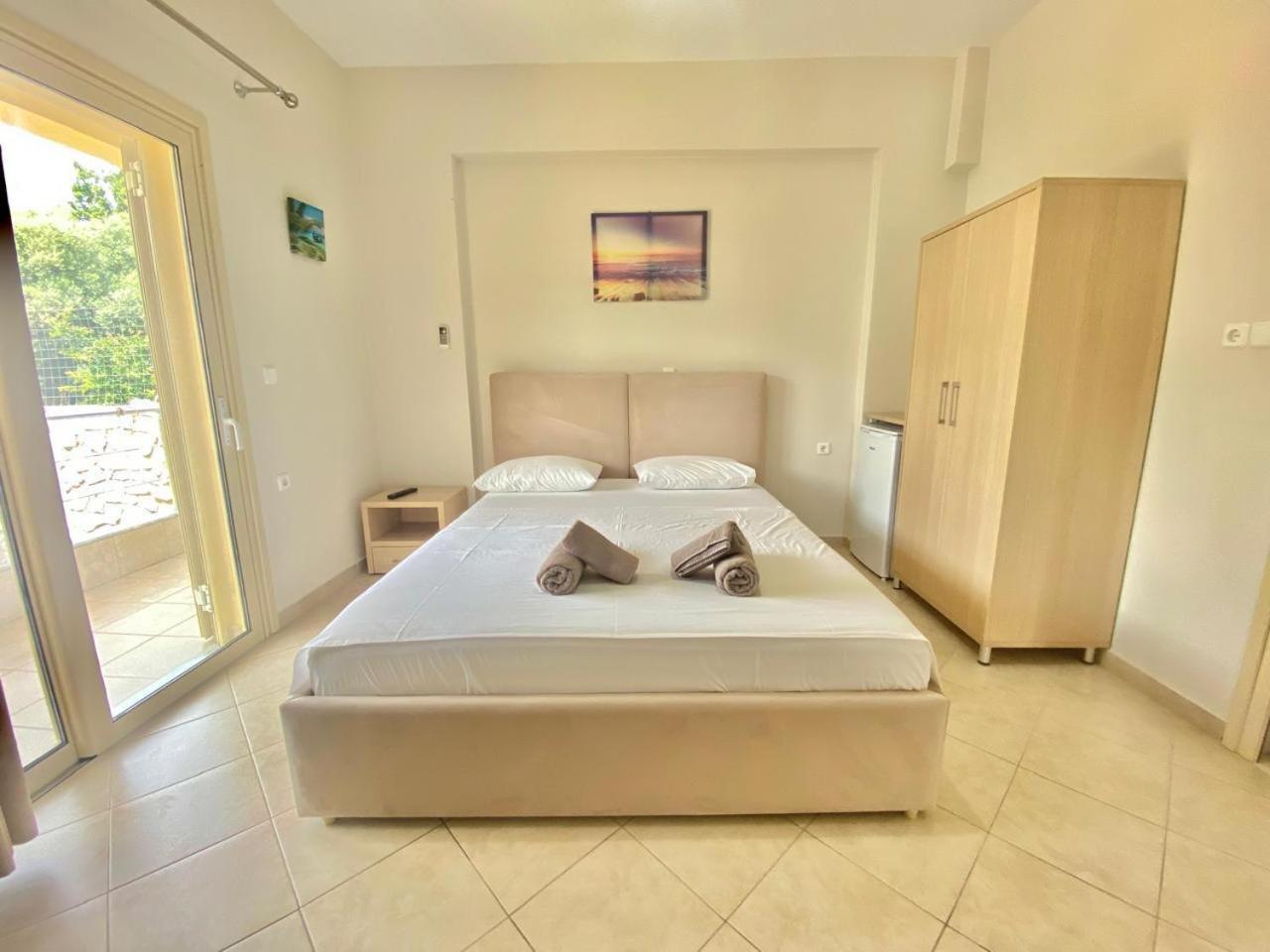 Foti Rooms Himare Exteriör bild