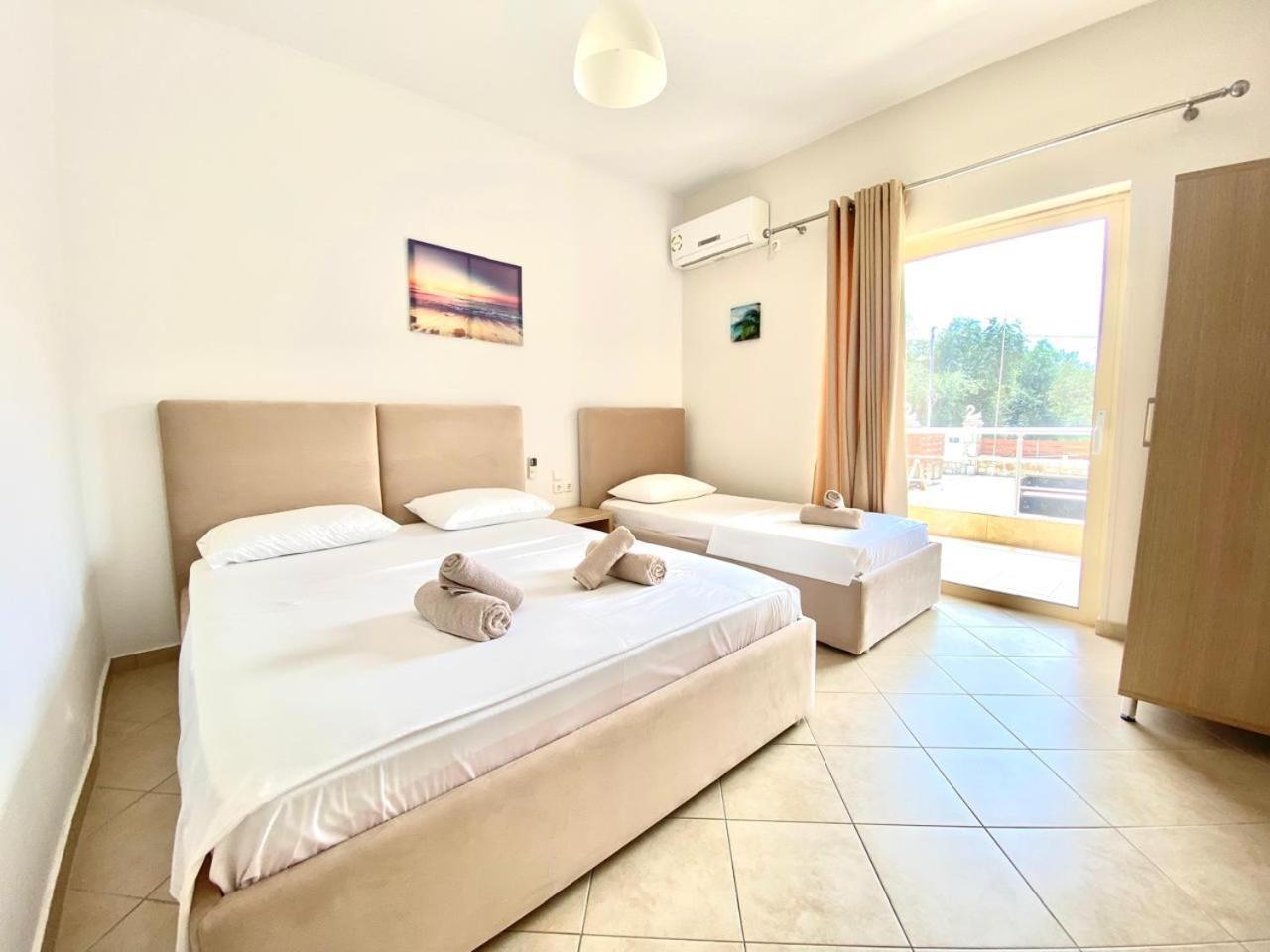 Foti Rooms Himare Exteriör bild