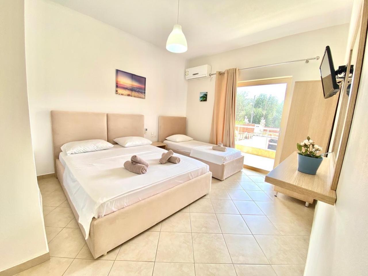 Foti Rooms Himare Exteriör bild