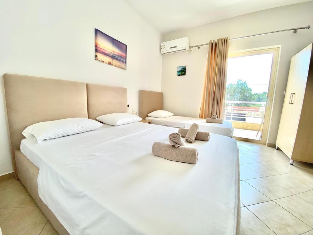 Foti Rooms Himare Exteriör bild