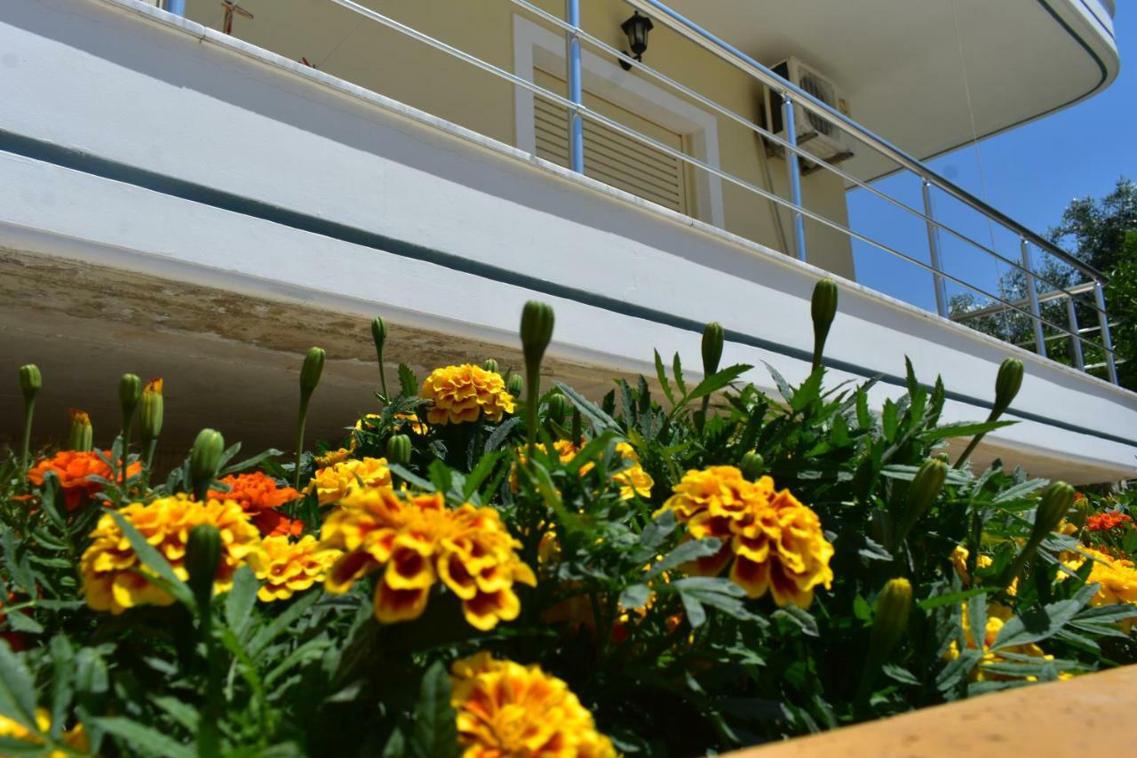 Foti Rooms Himare Exteriör bild