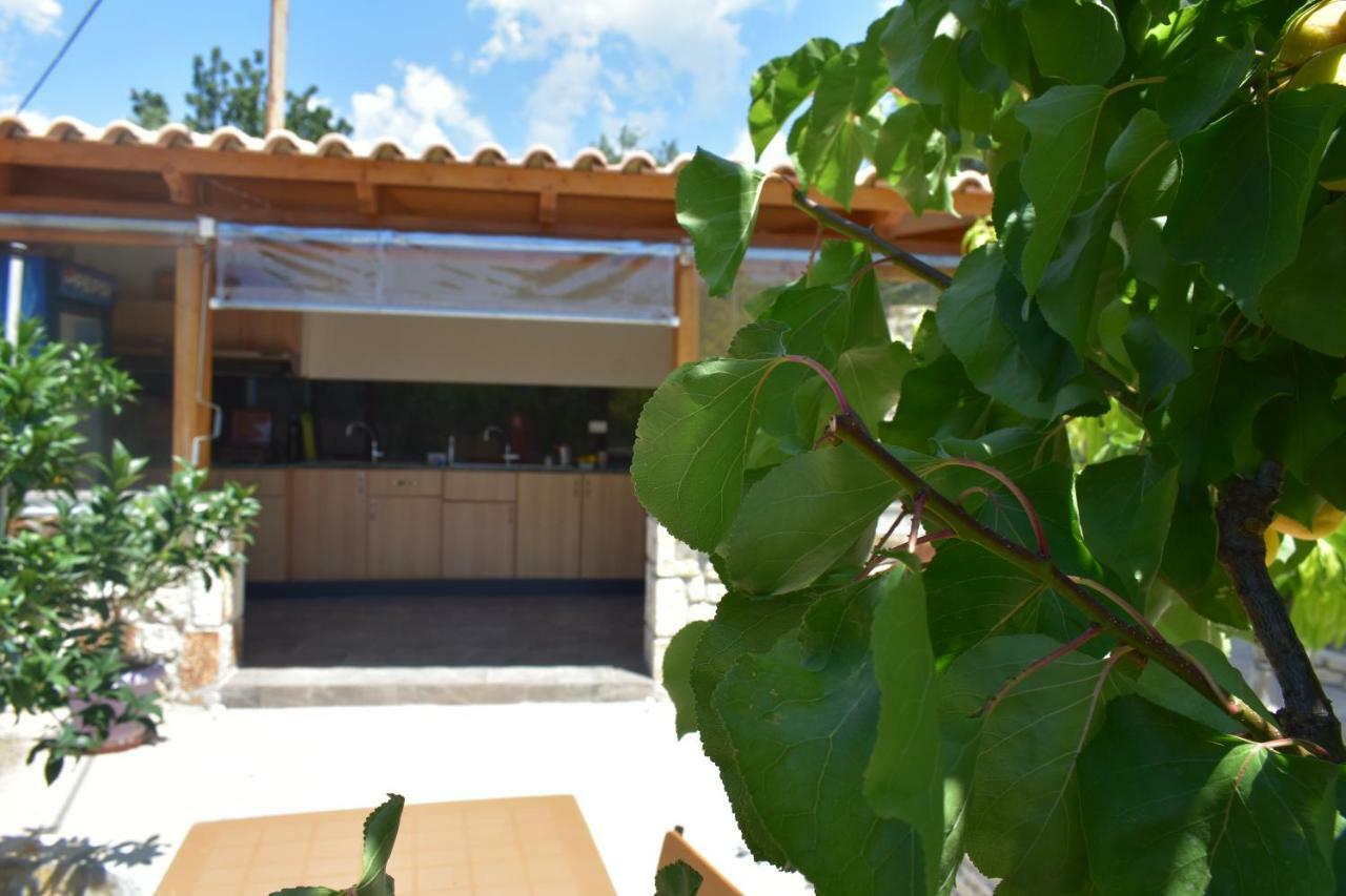 Foti Rooms Himare Exteriör bild